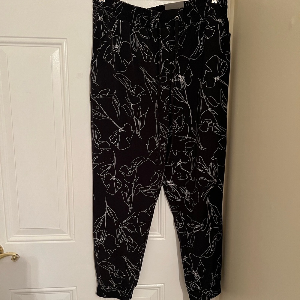 NEW One by Contrarian  Black and white design joggers Size L